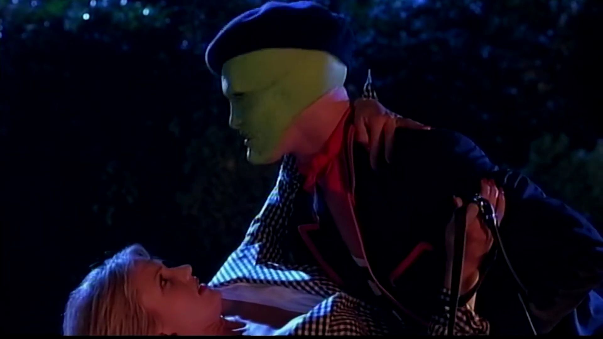 TheMaskFeaturetteReturnToEdgeCity-060.jpg